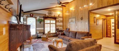 House (2 Bedrooms) | Interior