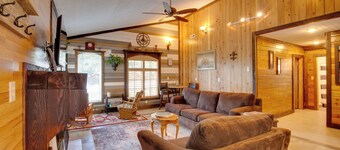 Steps to Lake: Peaceful Cabin Escape in Odessa