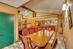 House (3 Bedrooms) | Interior