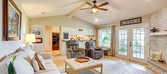 Boqsue River Valley Views! 3-acre Country Home