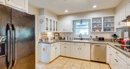 3-acre Yard + Cowboy Pool: Modern Texas Farmhouse