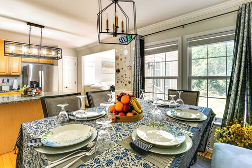 < 2 Mi to Dtwn Hagerstown: Townhome w/ Fireplace