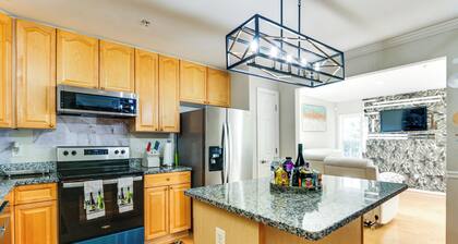 < 2 Mi to Dtwn Hagerstown: Townhome w/ Fireplace