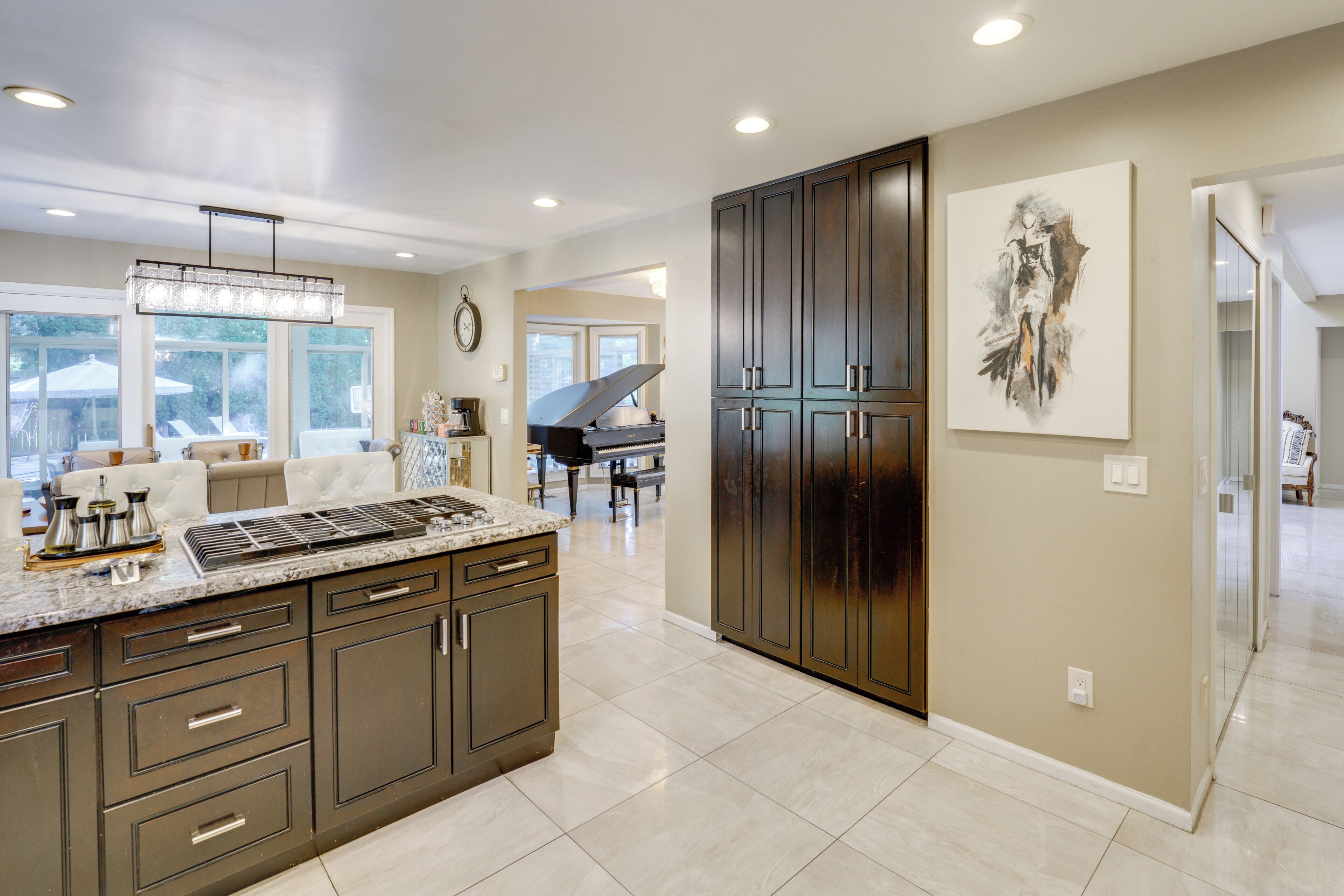 House (4 Bedrooms) | Interior