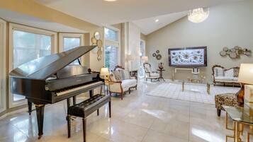 House (4 Bedrooms) | Interior