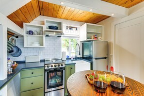 Apartment (0 Bedroom) | Interior