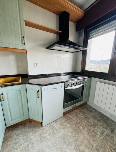 Muskiz Retreat, beach 3 kms, free WIFI