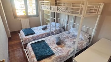 2 多间卧室、熨斗/熨衣板、WiFi、床单