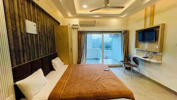Deluxe Quadruple Room, City View | Free WiFi, bed sheets