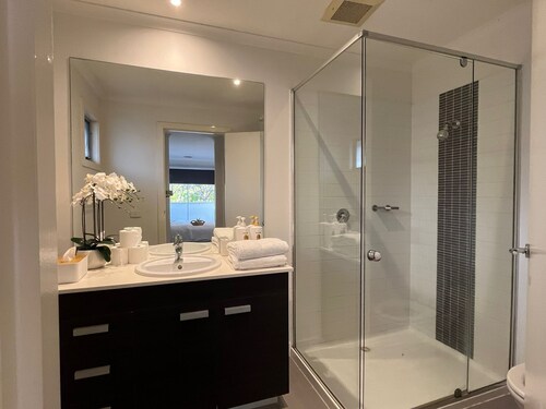 Modern Living | Near Flemington Racecourse, Highpoint Shopping Centre & CBD