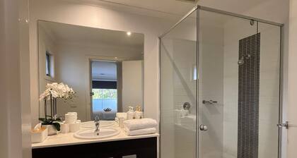 Modern Living | Near Flemington Racecourse, Highpoint Shopping Centre & CBD