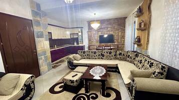 Apartment, 3 Bedrooms, Balcony, Hill View | Living area