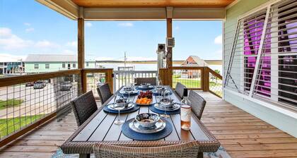 Tranquil Waterfront Retreat: Stunning Bay Views Near Downtown Bay St. Louis