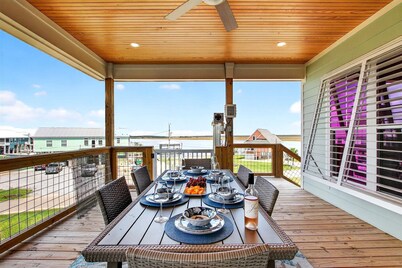 Tranquil Waterfront Retreat: Stunning Bay Views Near Downtown Bay St. Louis