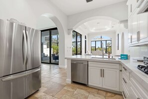 Coffee/tea maker, fridge, microwave, oven - Spacious Luxury Waterfront Retreat with Pool & Spa (Naples)