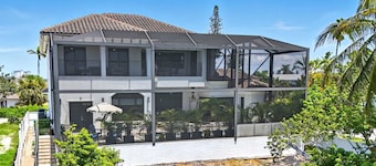 Spacious Luxury Waterfront Retreat with Pool & Spa