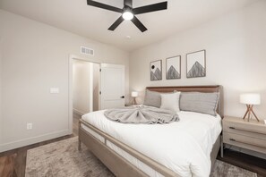 3 bedrooms, travel crib, internet, bed sheets