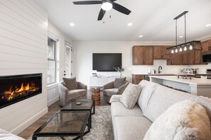 TV, fireplace