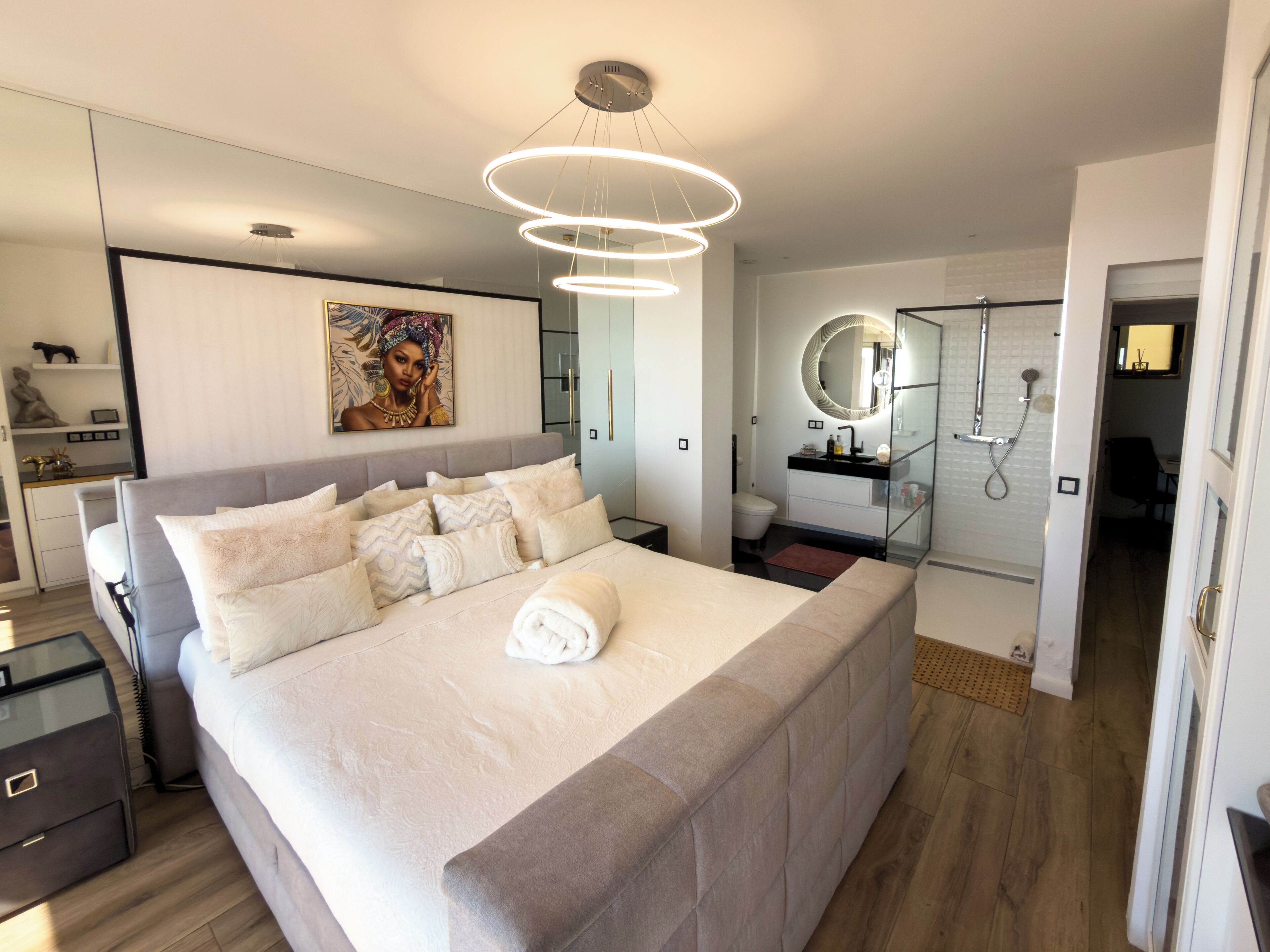 3 bedrooms, iron/ironing board, WiFi, bed sheets