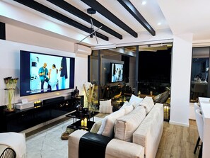 TV - Dolce Waves – Luxury apartment with sea view, jacuzzi & modern design (Praia)