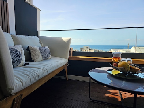 Dolce Waves – Luxury apartment with sea view, jacuzzi & modern design