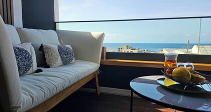 Dolce Waves – Luxury apartment with sea view, jacuzzi & modern design