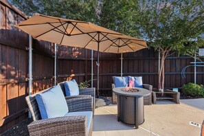 Terrace/patio - 5-BD/2-BA Upscale Elegance | Pool, Hot Tub, BBQ (Frisco)