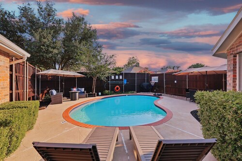 5-BD/2-BA Upscale Elegance | Pool, Hot Tub, BBQ