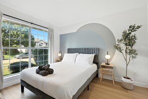 5 bedrooms, iron/ironing board, WiFi, bed sheets - 5-BD/2-BA Upscale Elegance | Pool, Hot Tub, BBQ (Frisco)