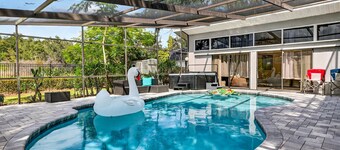 “Gather & Splash” – 3BR Pool Home w/Hot Tub