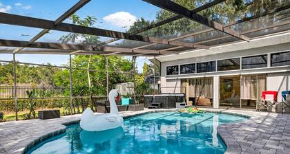 “Gather & Splash” – 3BR Pool Home w/Hot Tub