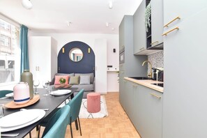 Appartement | Cuisine privée | Réfrigérateur, micro-ondes, four, plaque de cuisson