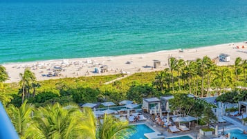 Am Strand, Liegestühle, Strandtücher