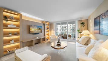 Smart-TV, Videospiele, DVD-Player, Tischfußball