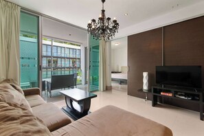2 bedrooms, iron/ironing board, WiFi, bed sheets - Modern 2BR Condo at The Building Loft - Pool (Playa del Carmen)