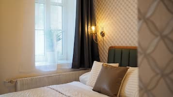 Studio, Gartenblick | Hochwertige Bettwaren, Zimmersafe, individuell dekoriert