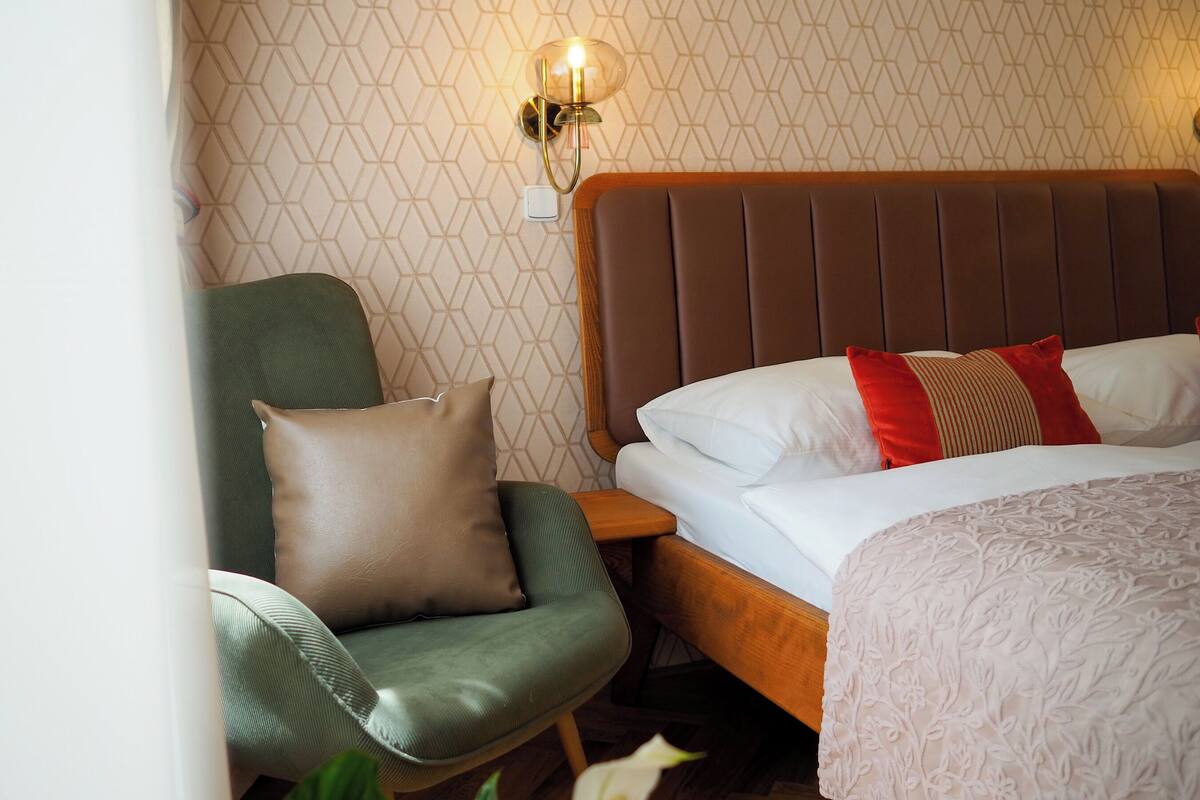 Superior Room | Premium bedding, in-room safe, desk, laptop workspace