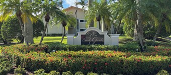 Soothing 2-bedroom apartment with AC in Royal Palm beach