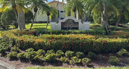 Soothing 2-bedroom apartment with AC in Royal Palm beach