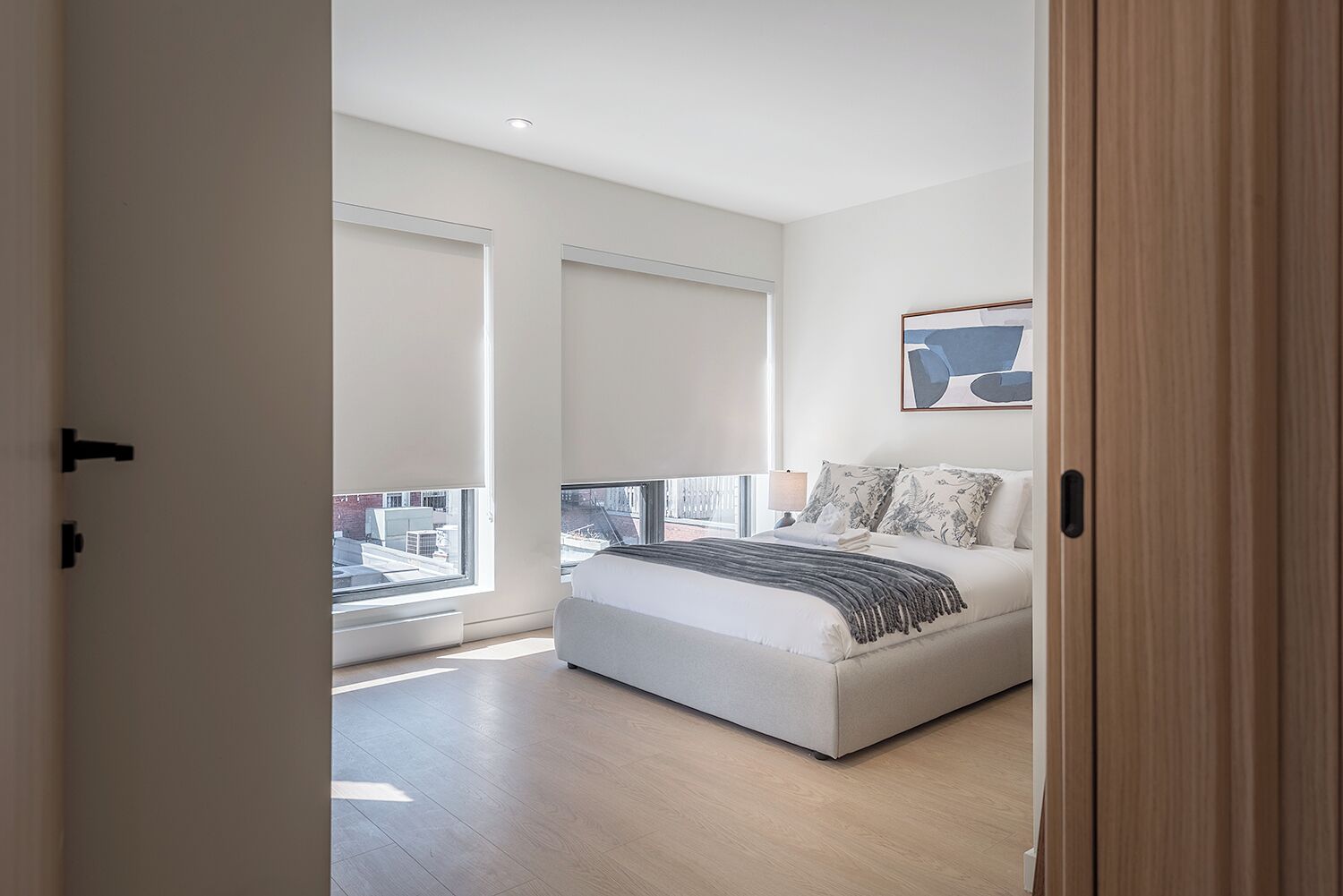 4 多间卧室、办公桌、熨斗/熨衣板、旅行婴儿床