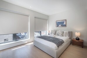 4 bedrooms, desk, iron/ironing board, travel crib