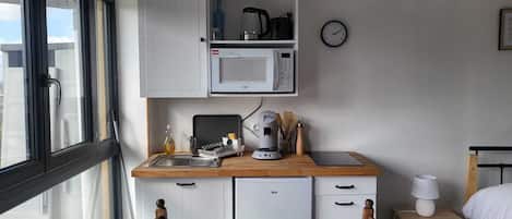 1 habitación, tabla de planchar con plancha, internet y ropa de cama