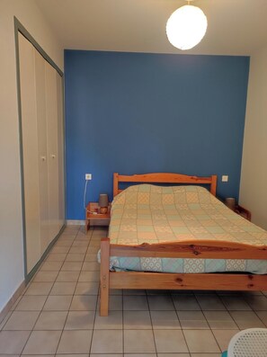 1 bedroom, iron/ironing board