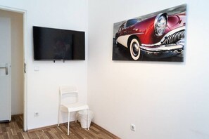 Interior - Nice Room in a Shared Apt; Near Wiener Stadthalle (Wien)