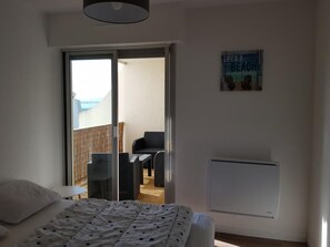 2 bedrooms, iron/ironing board