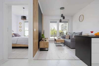 Stylish Apartment with Terrace | Close to the Airport