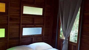 Basic Room, 1 Queen Bed, Non Smoking | Bed sheets