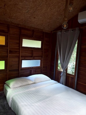 Quarto básico, 1 cama Queen, para não fumantes | Roupa de cama