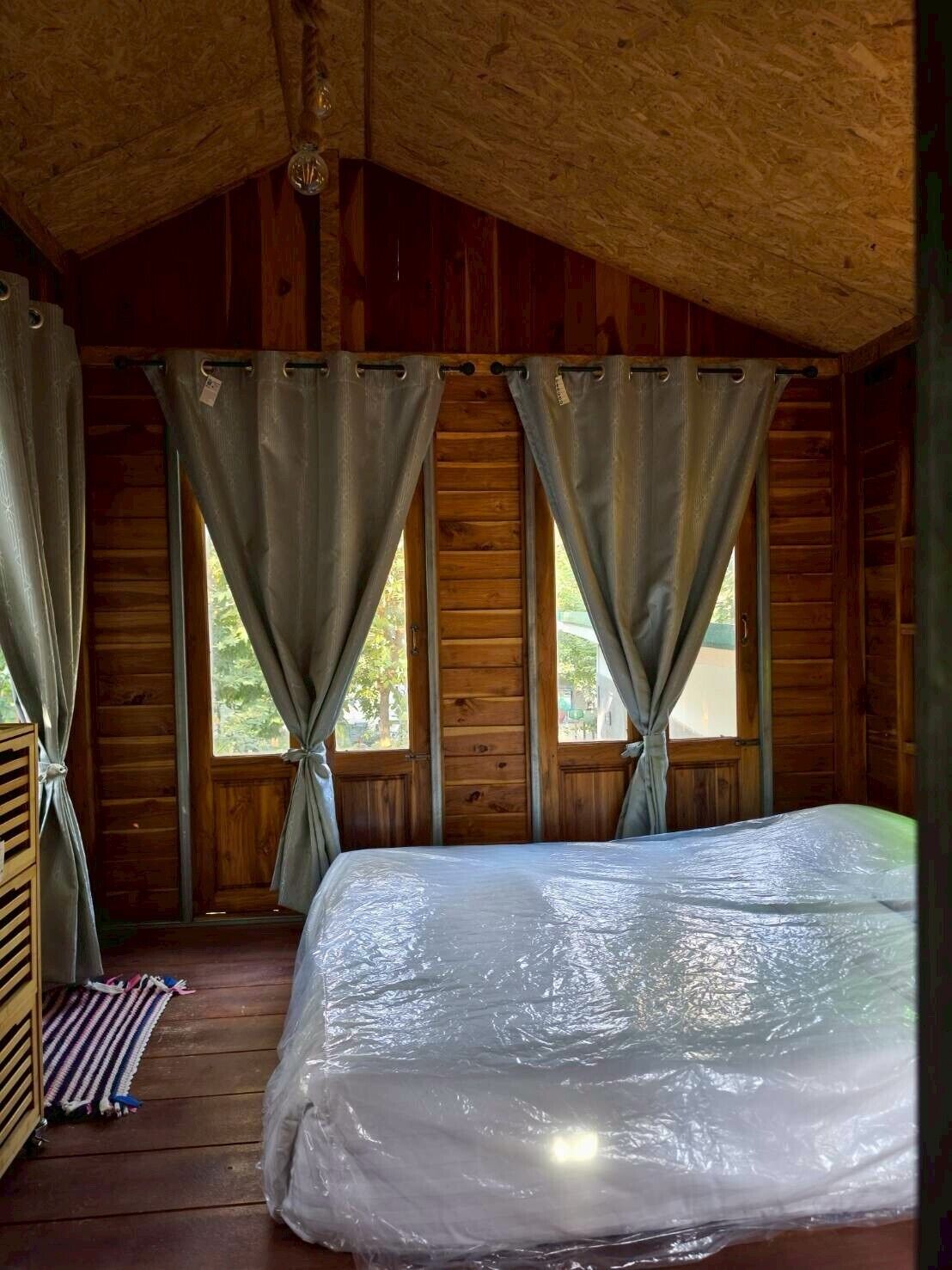 Basic Room, 1 Queen Bed, Non Smoking | Bed sheets