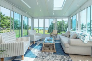 Smart TV, fireplace, offices